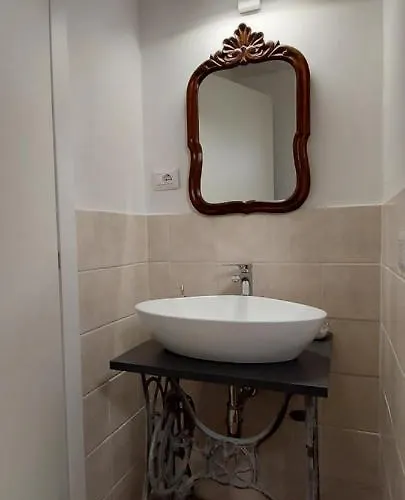 Via Castello Da Mary *